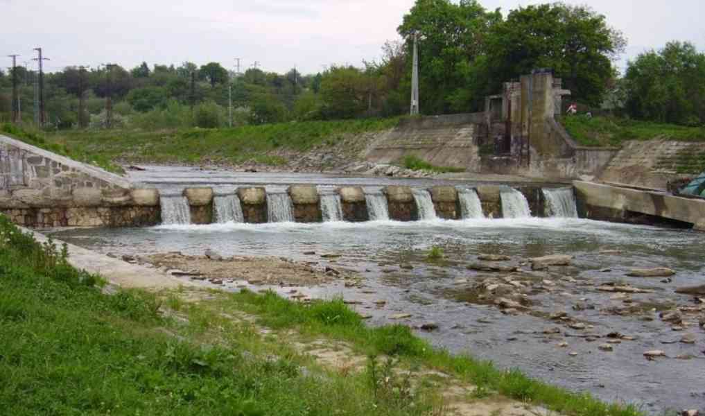 Malá vodní elektrárna (MVE), mlýn, vodní jez, splav - foto 1