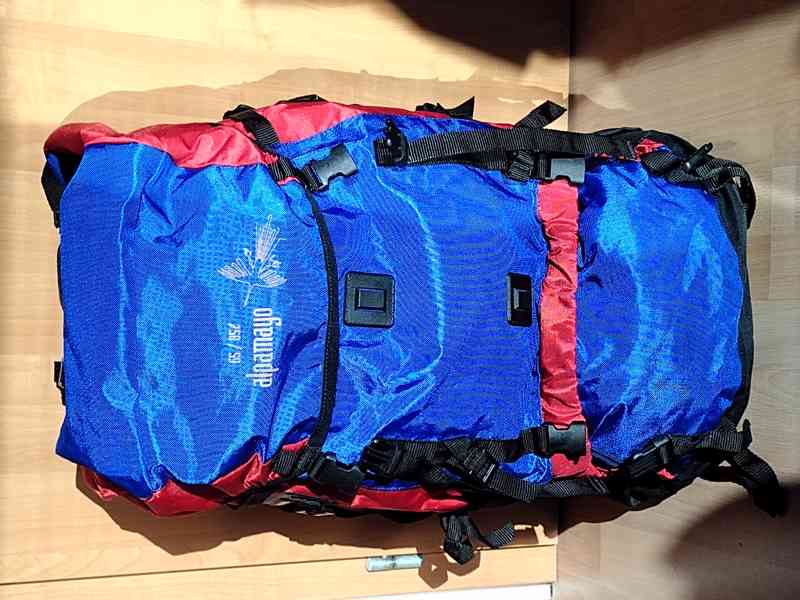 Batoh pre horolezcov, cestovateľov a turistov. - foto 3