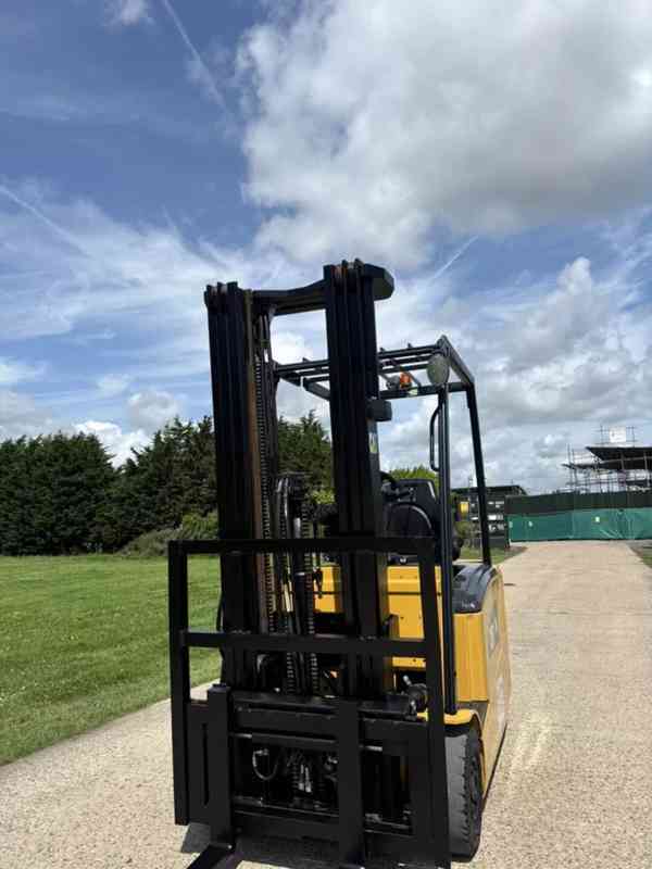 Elektrický vysokozdvižný vozík Caterpillar - foto 2