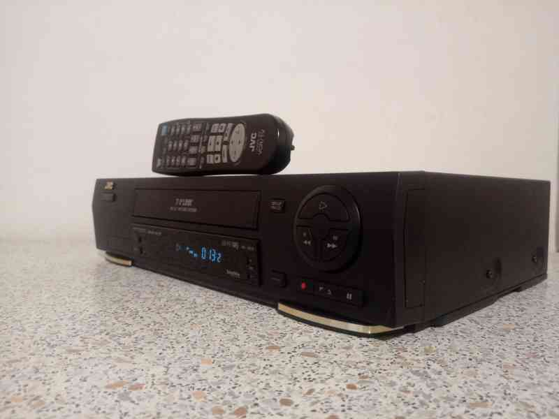 Videorekordér JVC HR-J672 - foto 4