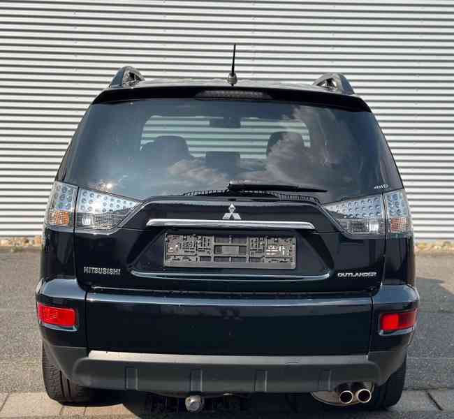 Mitsubishi Outlander 2,2 DI-D Instyle 4x4 130kw - foto 13