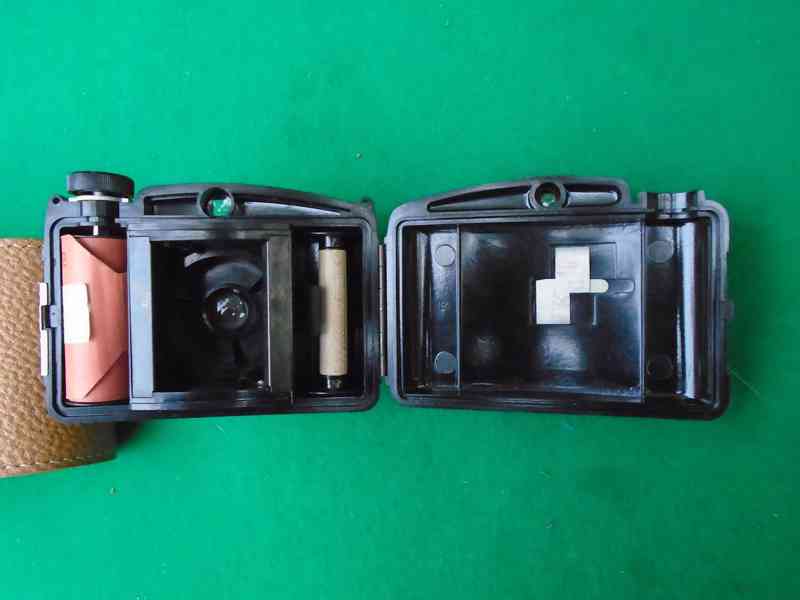 Retro bakelitový foto fotoaparát Pionýr top sběratelský stav - foto 9