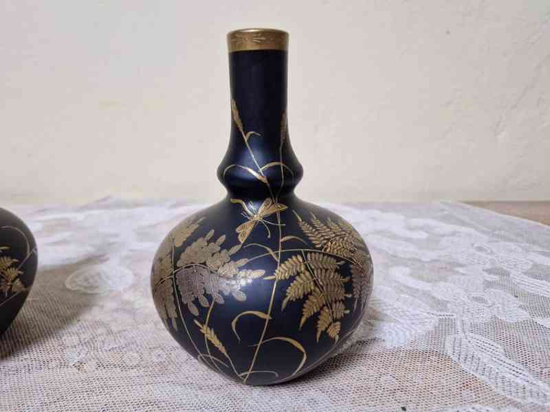 Krásné černé párové Vázy malované zlatem Vážky - foto 3