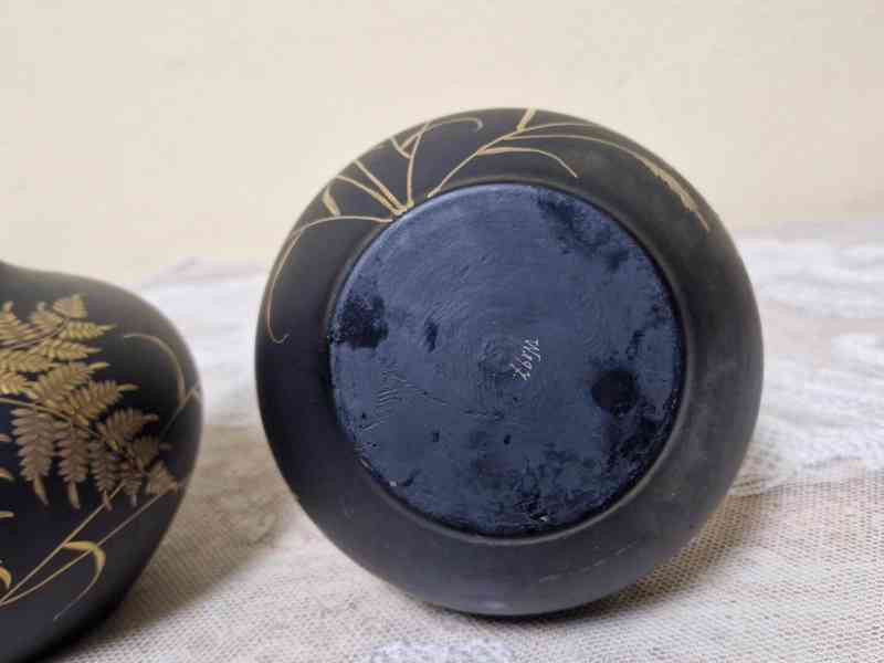 Krásné černé párové Vázy malované zlatem Vážky - foto 10