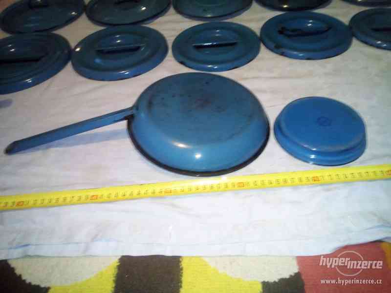 Staré modré smaltované nádobí - foto 4