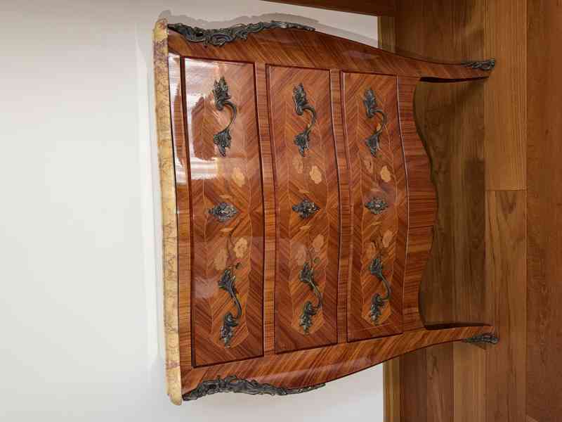 Komoda lakovaná ve stylu rokoka - foto 5