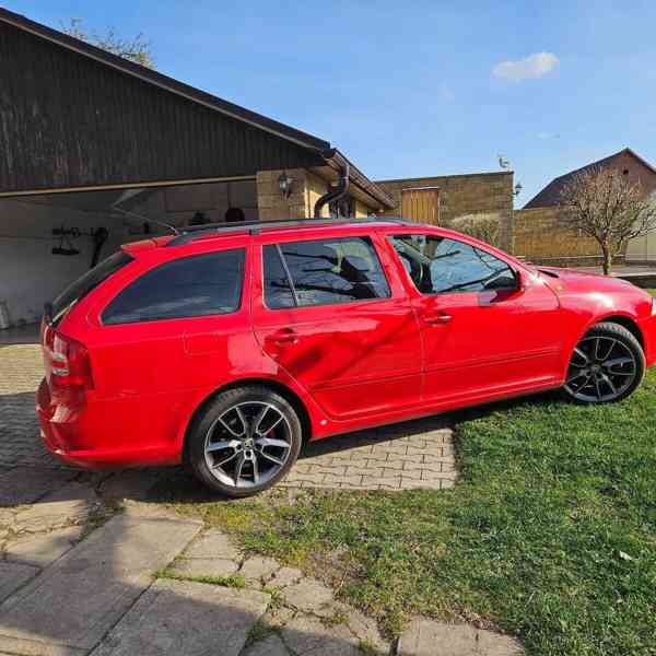 Škoda Octavia 2,0   2 RS kombi - foto 8