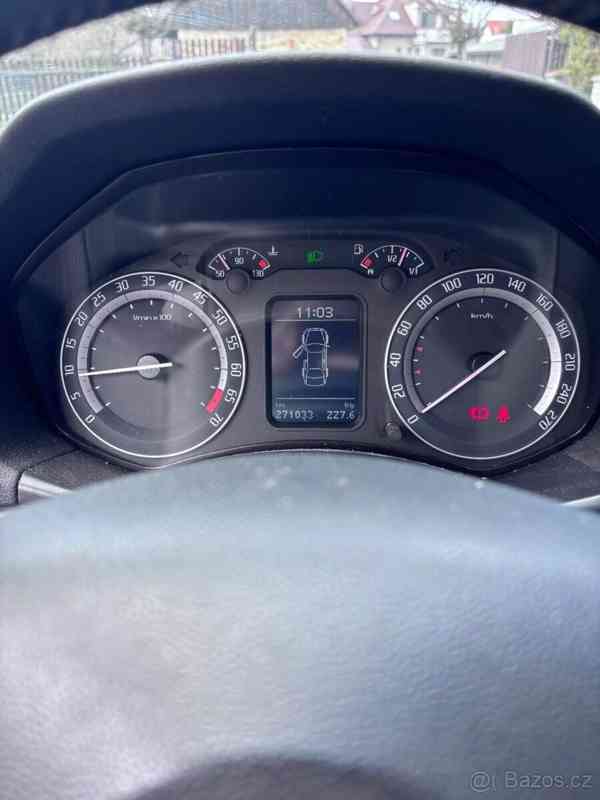 Škoda Octavia 2,0   2 RS kombi - foto 7