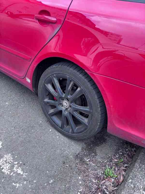 Škoda Octavia 2,0   2 RS kombi - foto 2