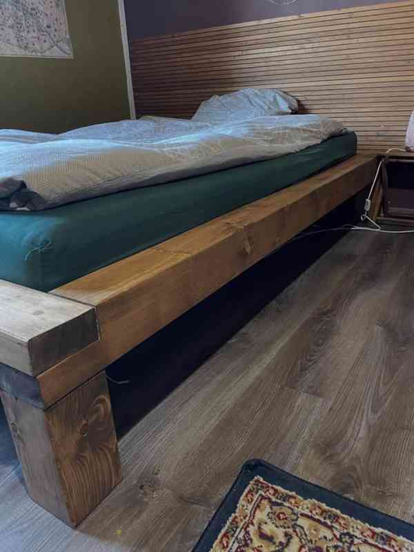 Masivní postel ze smrkových hranolů - foto 2