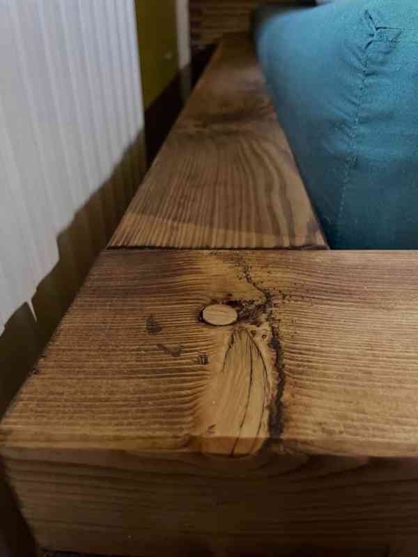 Masivní postel ze smrkových hranolů - foto 4