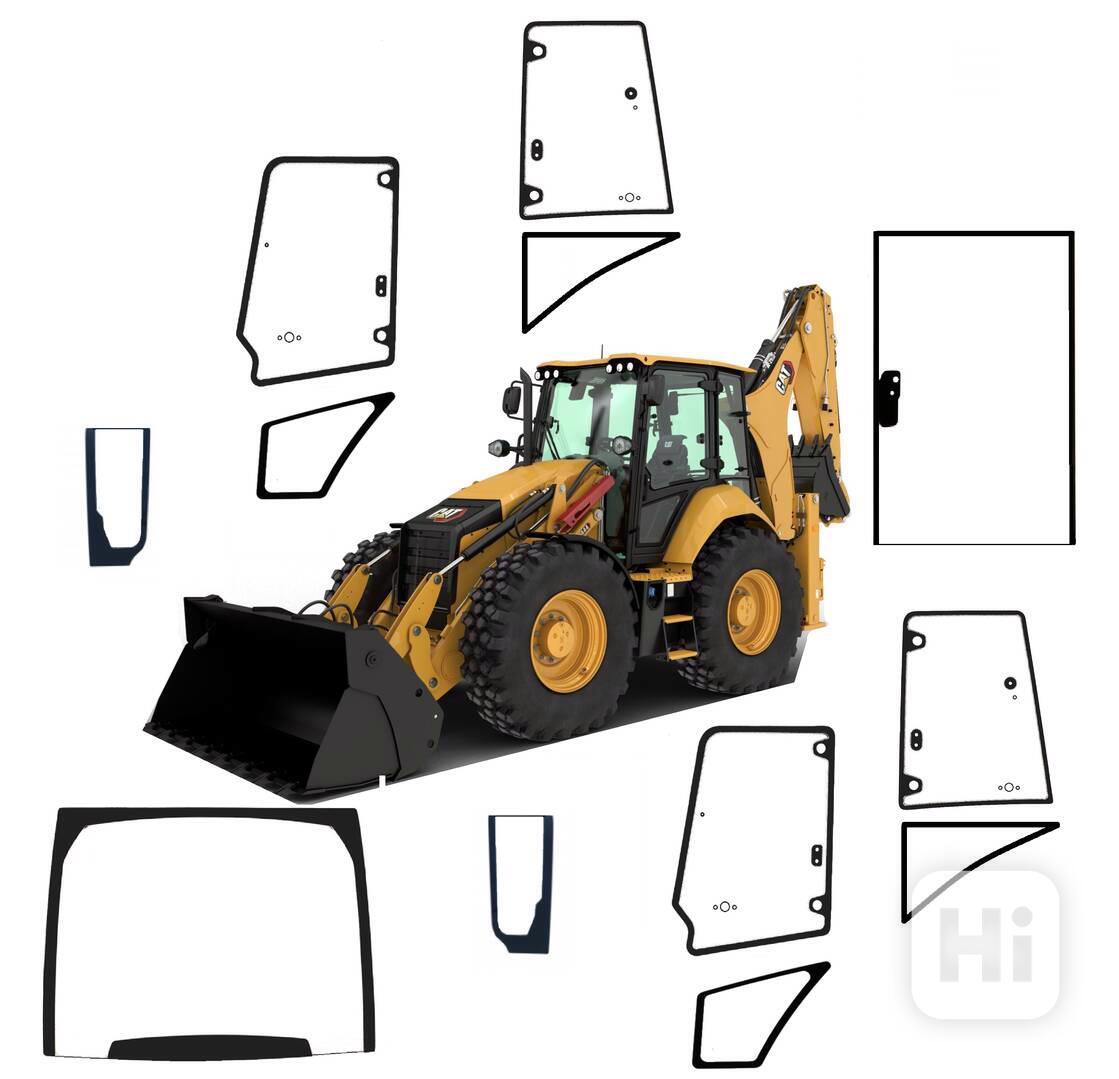 sklá sklo okno okná na traktorbagre CAT JCB KOMATSU MECALAC  - foto 1