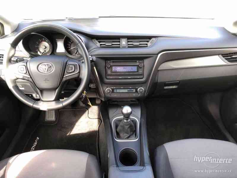 Toyota Avensis Combi 1.6 benzín 97kW - foto 8