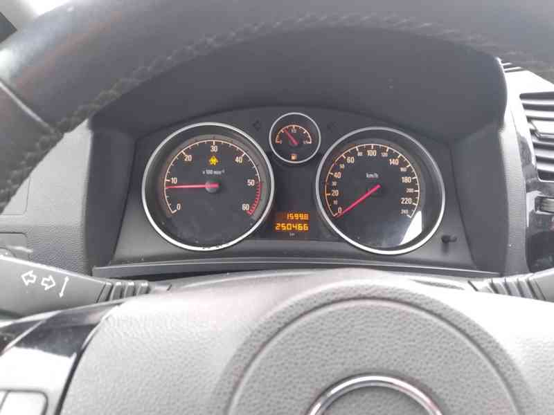 OPEL ZAFIRA 1.7 CDTI 81kW 7 MÍST KLIMA - foto 12