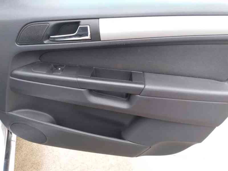 OPEL ZAFIRA 1.7 CDTI 81kW 7 MÍST KLIMA - foto 28