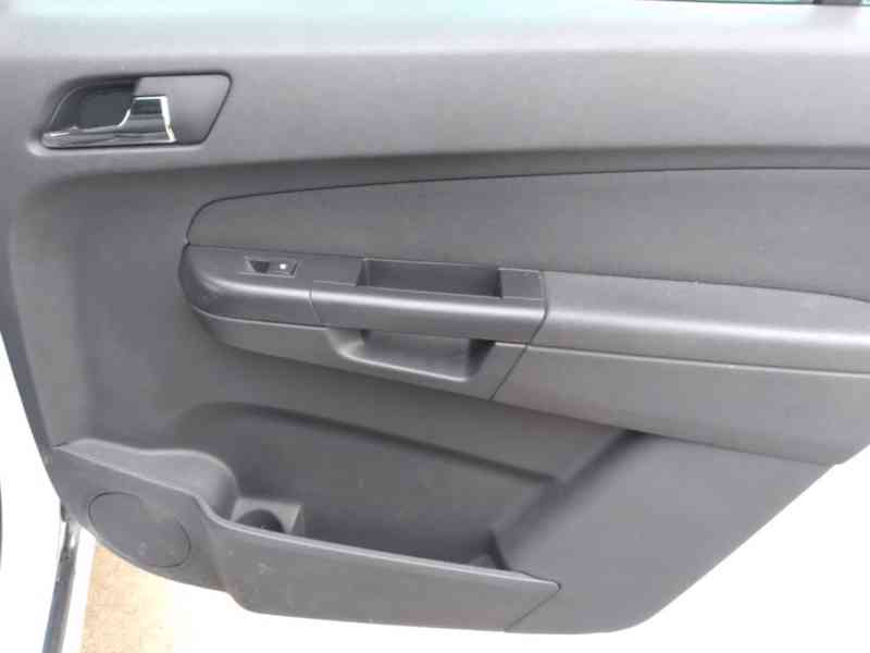 OPEL ZAFIRA 1.7 CDTI 81kW 7 MÍST KLIMA - foto 27