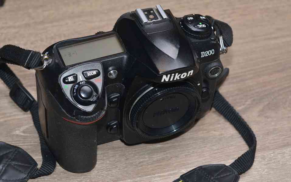 Nikon D200 * CCD*Poloprofesionál DSLR* 43000 Exp. - foto 4