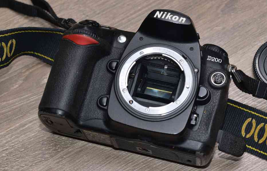 Nikon D200 * CCD*Poloprofesionál DSLR* 43000 Exp. - foto 3