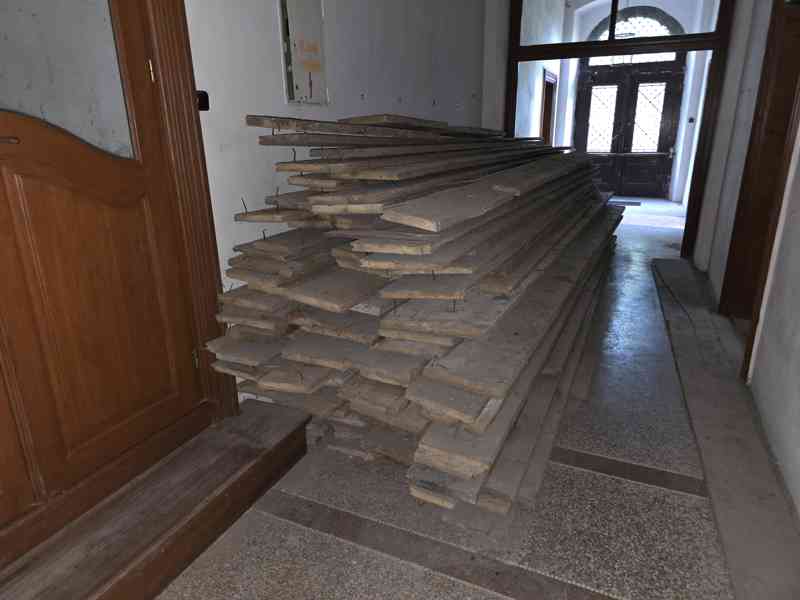 Prkna / fošny / latě z tvrdého dřeva rozměry 550cm - foto 2