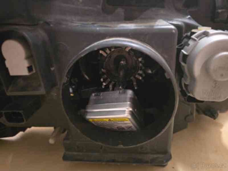 Renault Laguna 3 světlomet xenon - foto 5