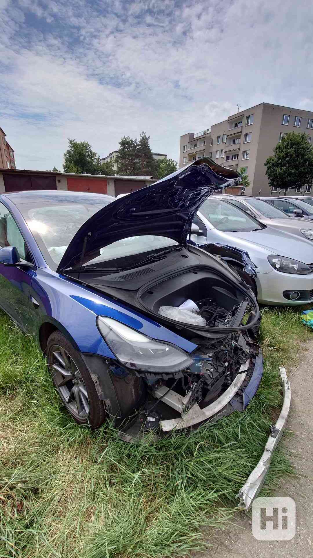 Tesla Model 3 SR+ 2021 havarované  - foto 1