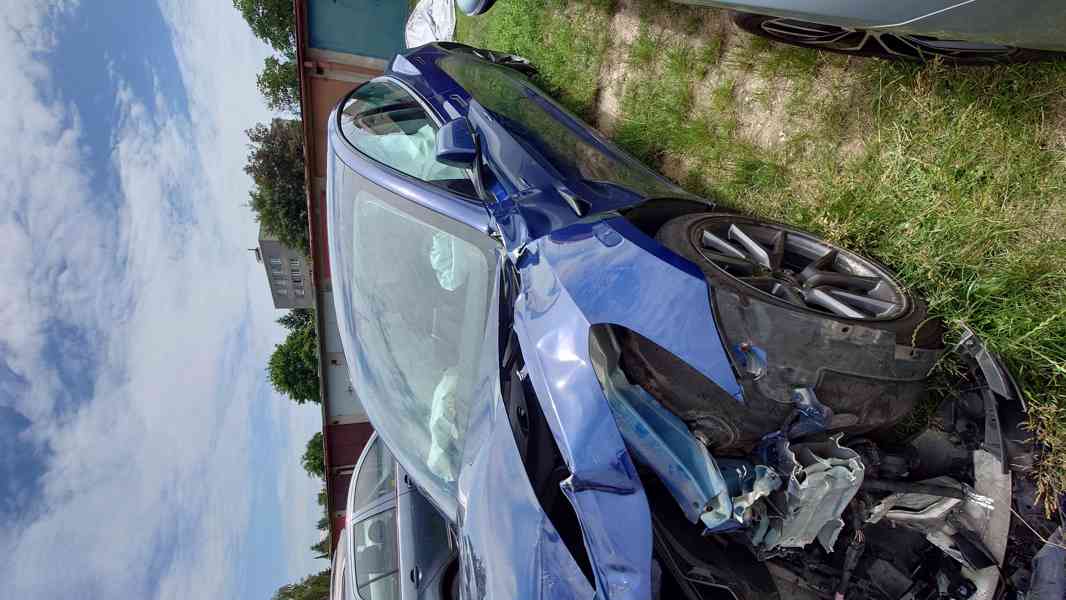 Tesla Model 3 SR+ 2021 havarované  - foto 3