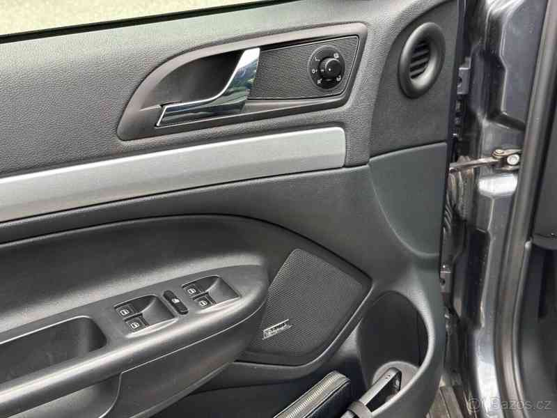 Škoda Octavia 2,0   VRS - foto 13