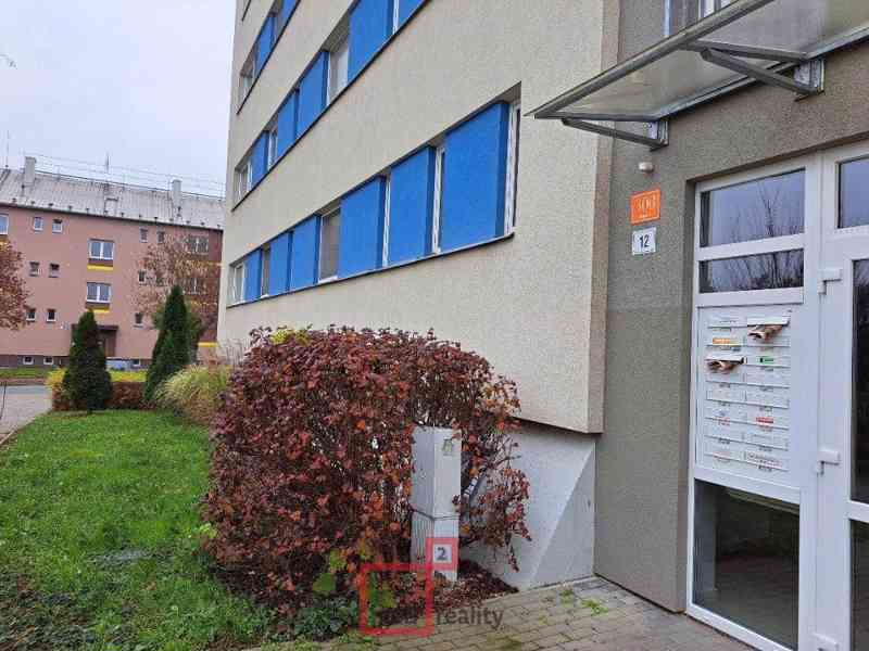 Pronájem, garážové parkovací stání,  Olomouc - Gen. Píky - foto 1