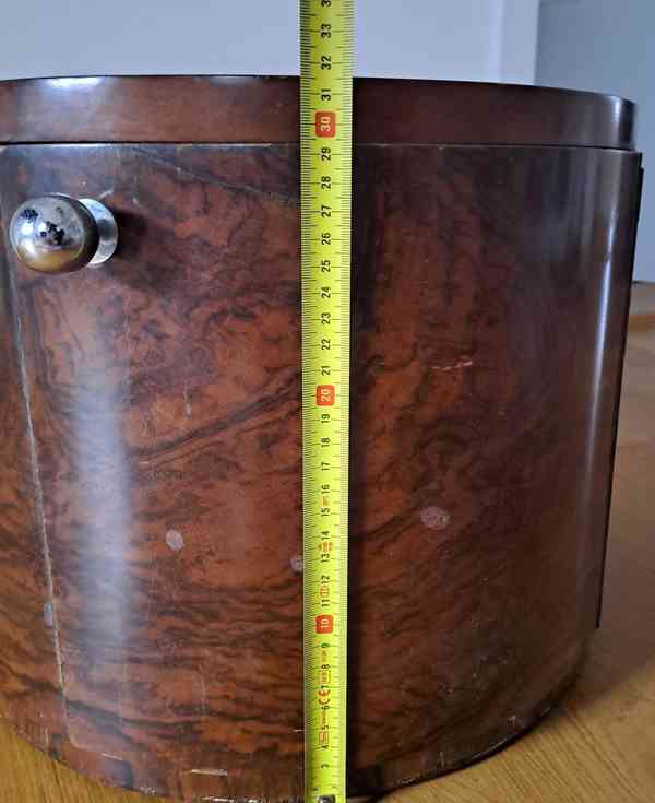 Kulatý noční stolek - foto 4