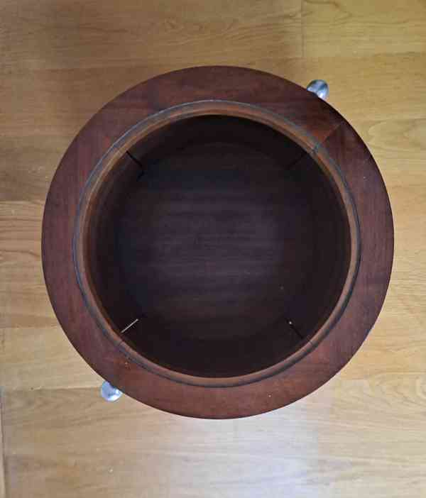 Kulatý noční stolek - foto 2