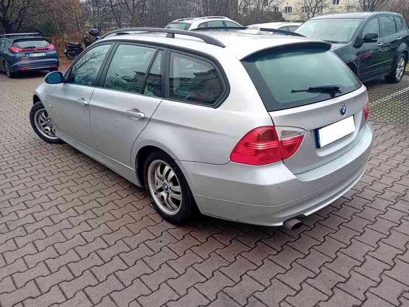 BMW 320i Touring - foto 2