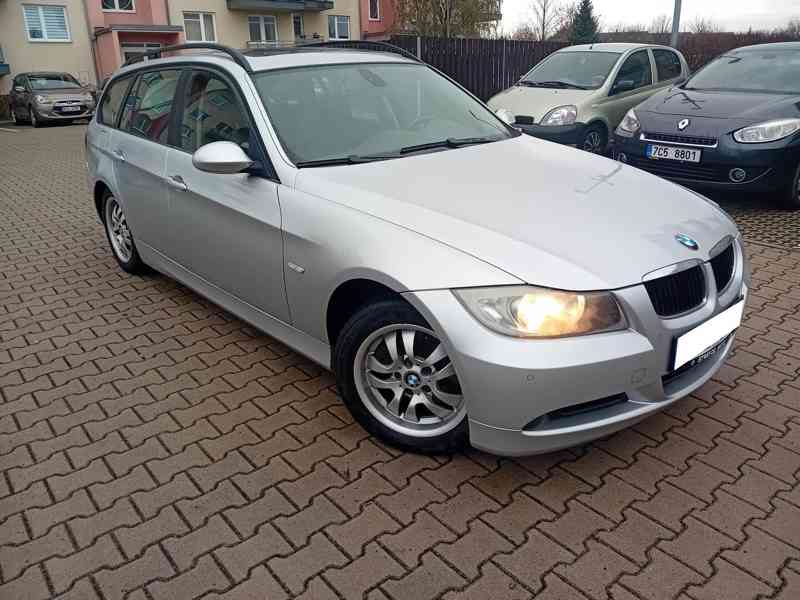 BMW 320i Touring - foto 1
