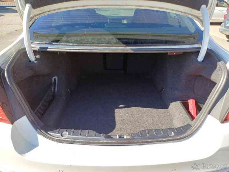 BMW Řada 5 2,0   528 I - foto 16