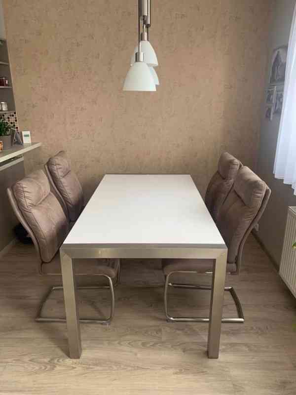 Jídelní stůl a židle - foto 1