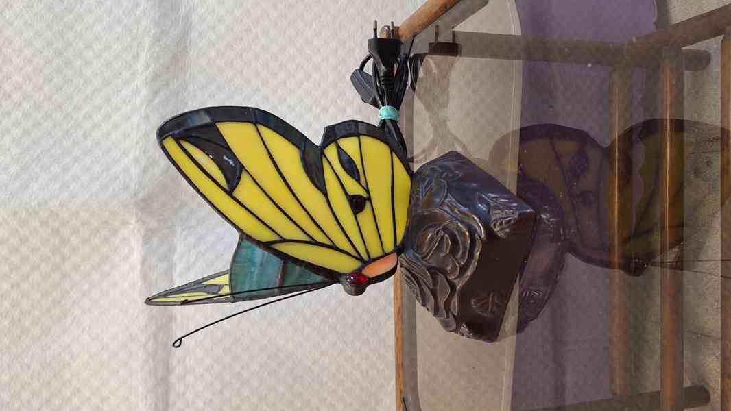 Lampička - motýl