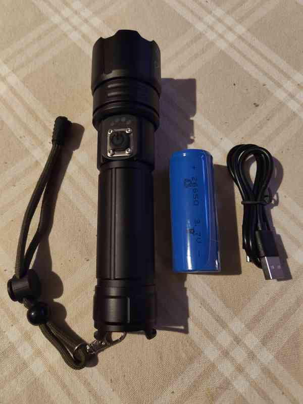 Dobíjecí taktická svítilna s vysokým světelným zdrojem - foto 4