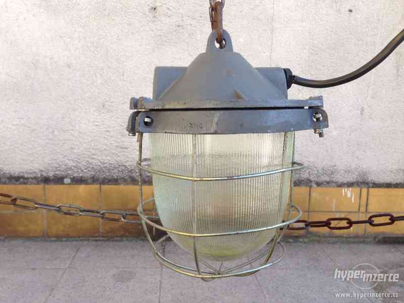 industriální litinová lampa - foto 1