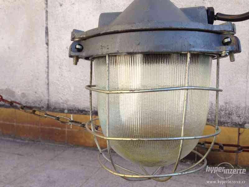 industriální litinová lampa - foto 2