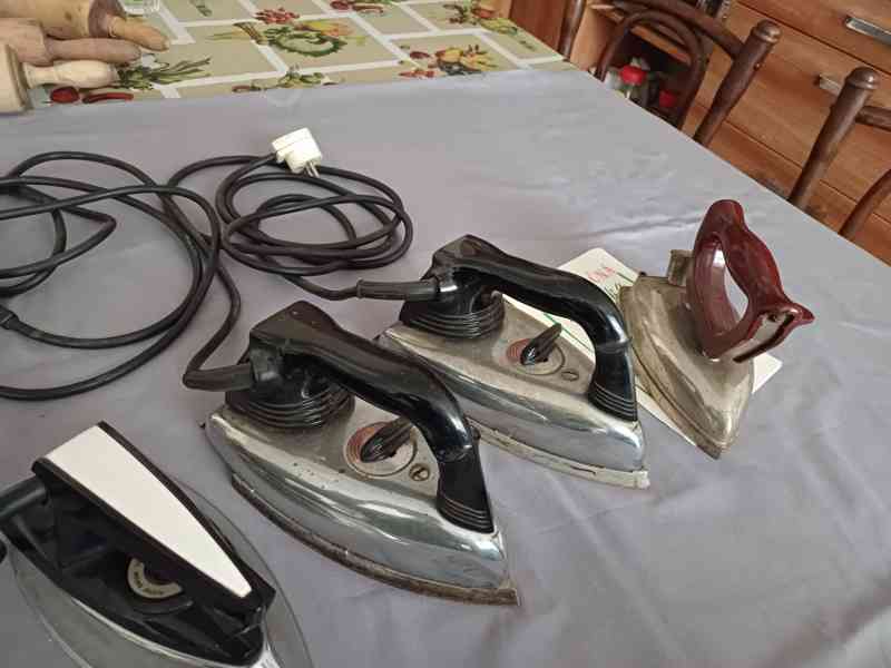 Retro elektrické žehličky, bakelit - foto 8