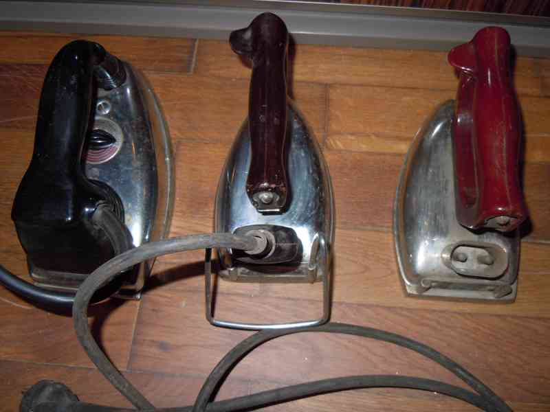 Retro elektrické žehličky, bakelit - foto 9