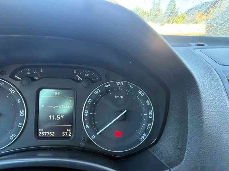 Škoda Octavia scout 2.0 tdi4x4 103kw - foto 13