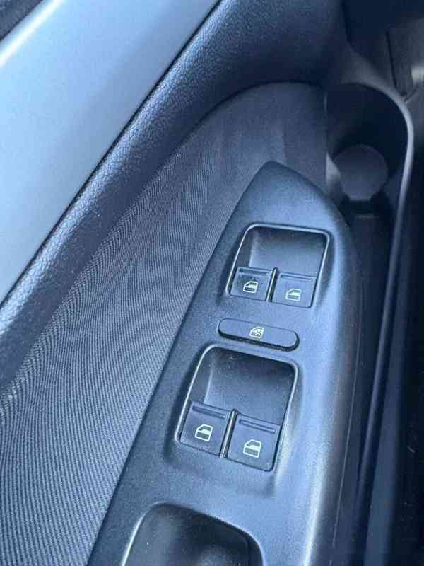 Škoda Octavia scout 2.0 tdi4x4 103kw - foto 15