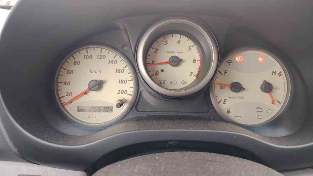 Toyota RAV 4 - foto 10