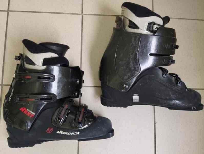 Běžky Rossignol (červené), hůlky a sjezd. boty nadměrná vel. - foto 13