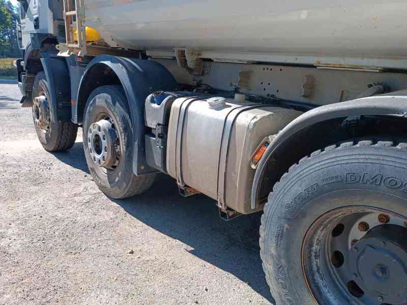 IVECO AD410T41 8x4 sklápěč Schmitz S1 - foto 3