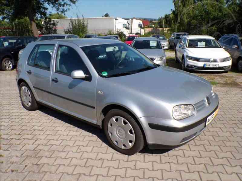 Volkswagen Golf 1,6 i KLIMA,TAŽNÉ ZAŘ. - foto 1