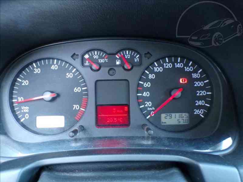 Volkswagen Golf 1,6 i KLIMA,TAŽNÉ ZAŘ. - foto 7