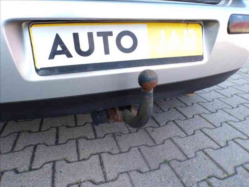Volkswagen Golf 1,6 i KLIMA,TAŽNÉ ZAŘ. - foto 11
