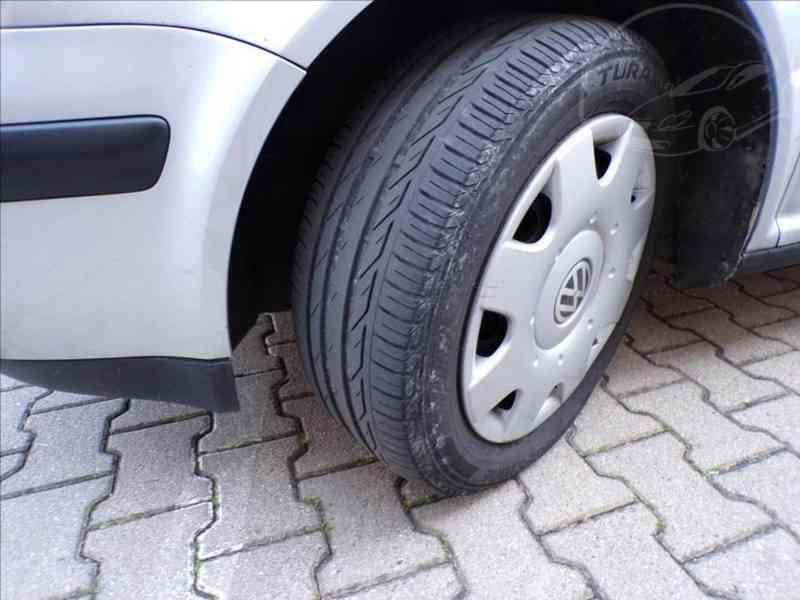 Volkswagen Golf 1,6 i KLIMA,TAŽNÉ ZAŘ. - foto 16