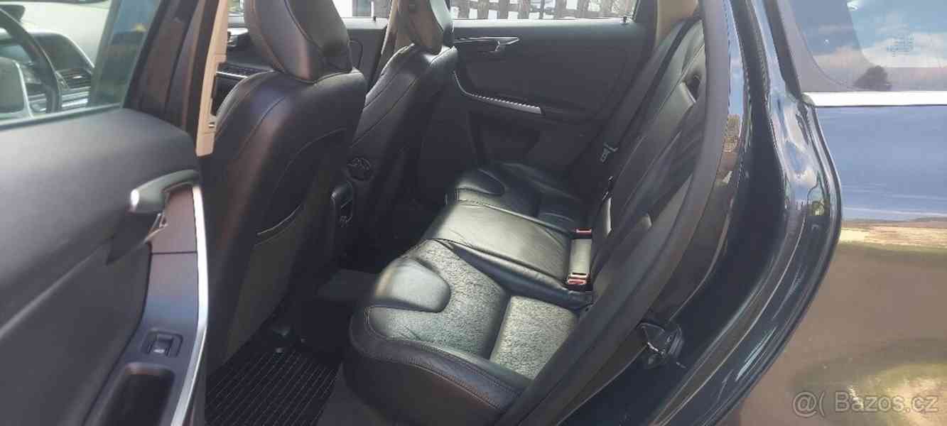 Volvo XC60 2,4 diesel 4x4, WD 5D - foto 7